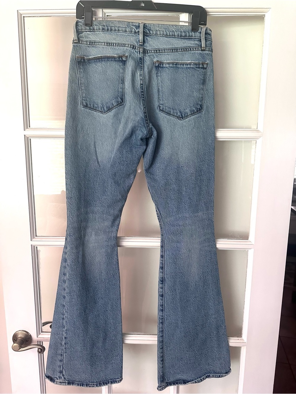 Frame Le High Flare in Crystal Beach Jeans with Subtle Distressing Size 28 - Picture 8 of 14